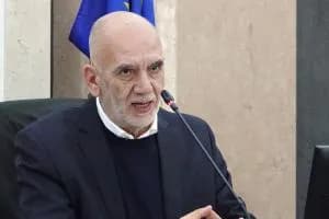 Taranto, ancora vandalizzata l'auto del presidente del Consiglio comunale 