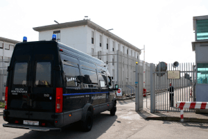 Taranto, maxi giro di droga in carcere: in 17 patteggiano la pena