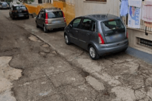 Crispiano, disoccupato cade in una buca e la ripara a sue spese. I vigili lo multano per 874 euro