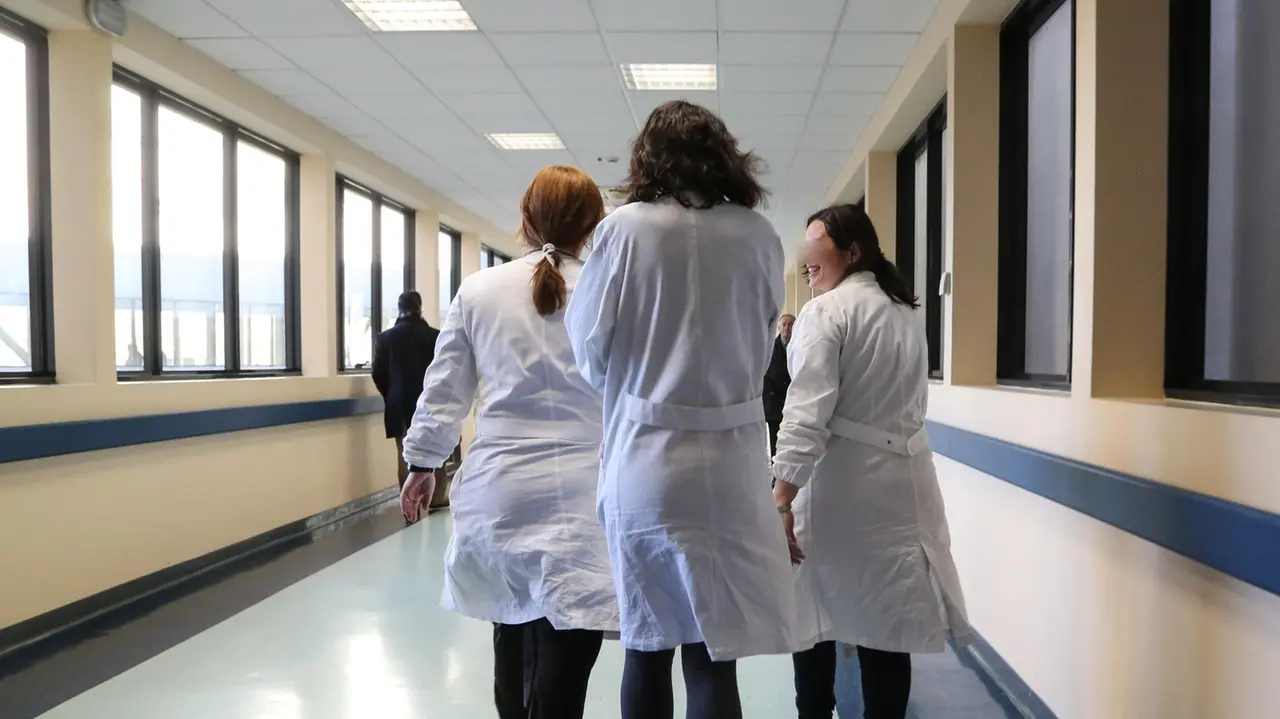 Nuovo contratto per i medici: stipendi in aumento fino a 560 euro mensili