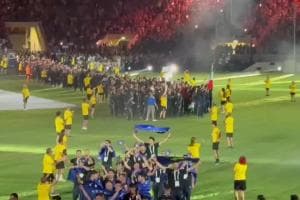 Giochi del Mediterraneo, l'ingresso della squadra azzurra allo Iacovone: tutti in piedi al grido di «Italia» VIDEO