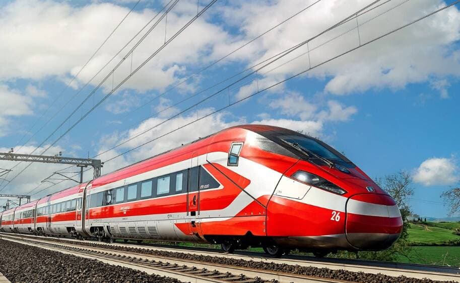 Frecciarossa Lecce-Milano, odissea per i passeggeri: treno fermo per oltre un’ora, ritardo di 3 ore